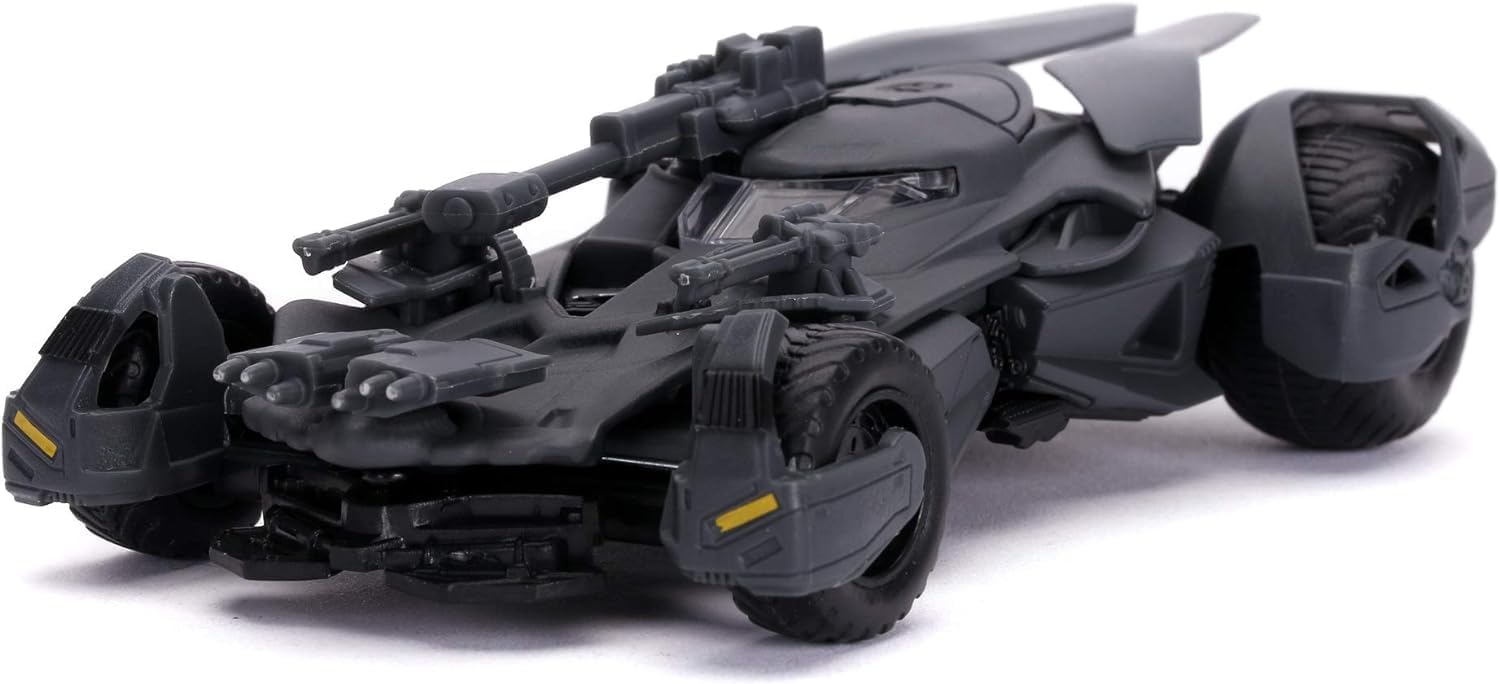 Jada Toys Batman 1:32 Justice League Batmobile with Figure
