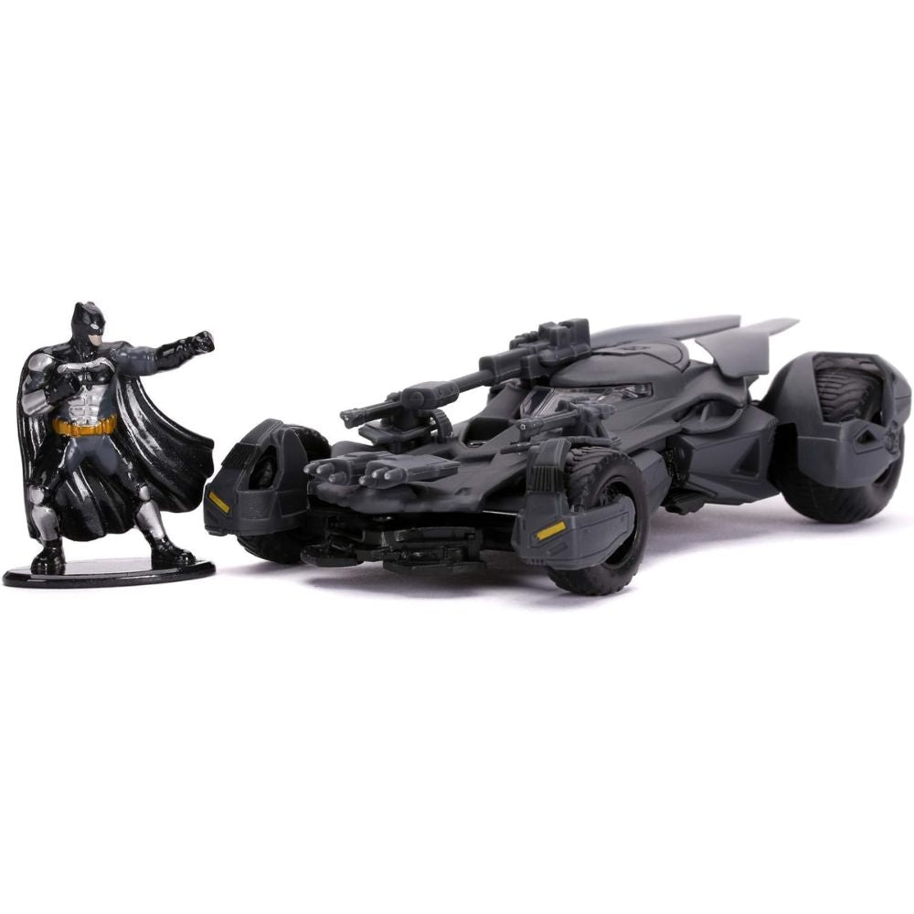 Jada Toys Batman 1:32 Justice League Batmobile with Figure